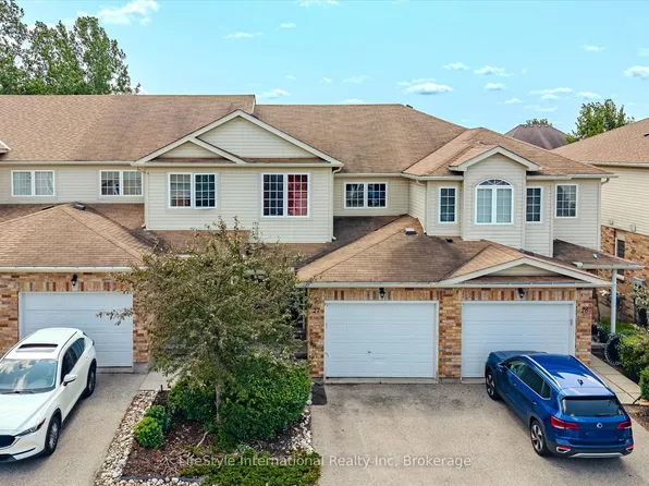 105 Bard Blvd #27, Guelph, ON N1L 0E2