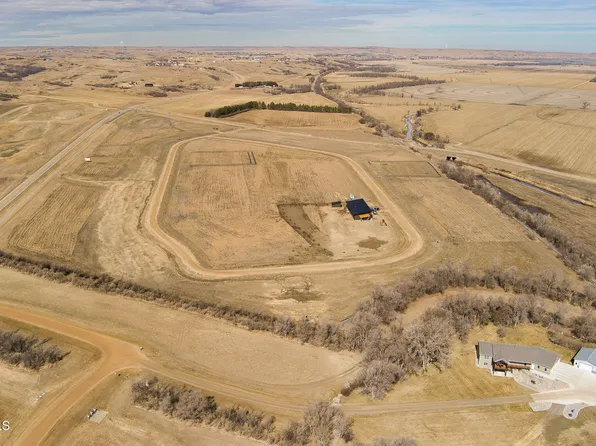 3521 Honey Ln, Mandan, ND 58554