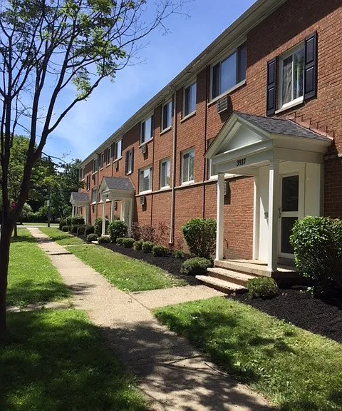 2833 Noble Rd #5 — Photo 3