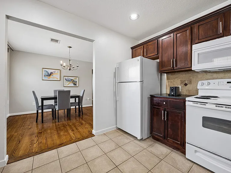 3237 Rosedale St #4 — Photo 13