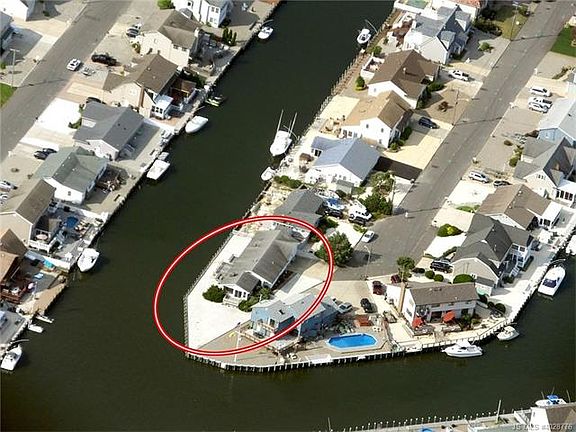 3rd image of 824 Wave Dr