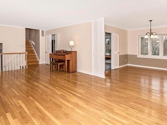 5th image of 510 Mannakee St
