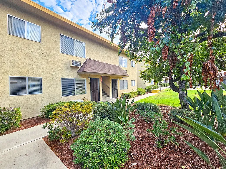 Crestwood Apartments — Photo 17