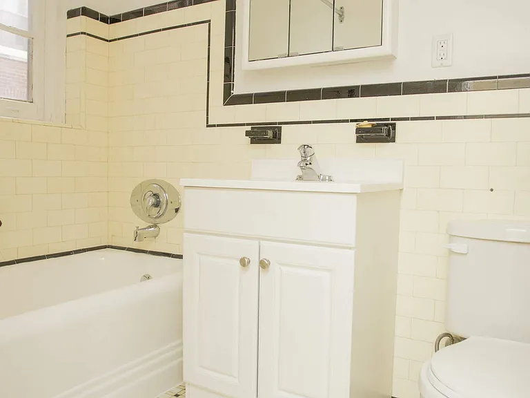 555 Russell Hill Rd — Photo 12
