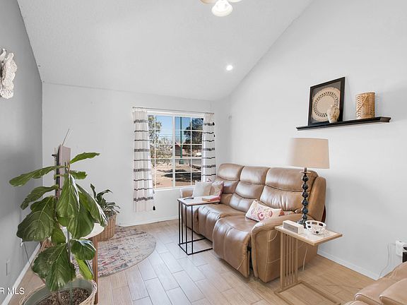 5th image of 9172 Alameda Ave
