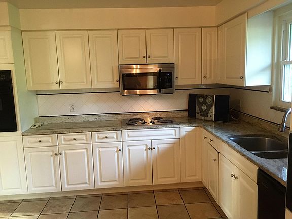 Large eat-in kitchen