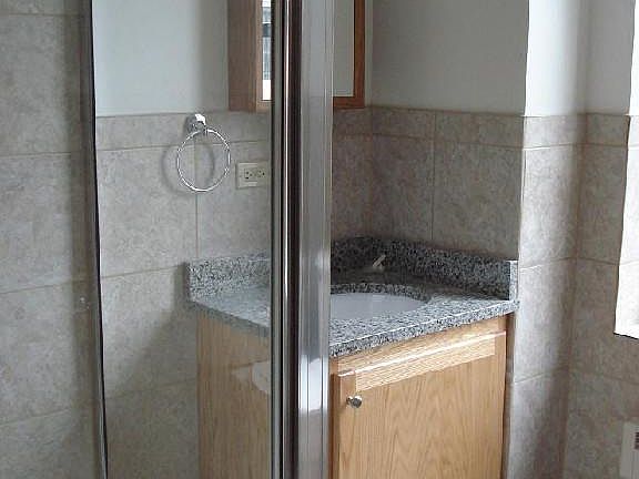 #07 unit bathroom