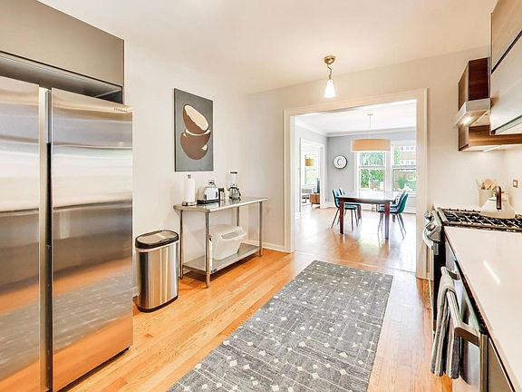 3rd image of 6203 N Oakley Ave APT 1