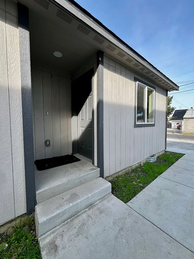 K713 — Photo 1