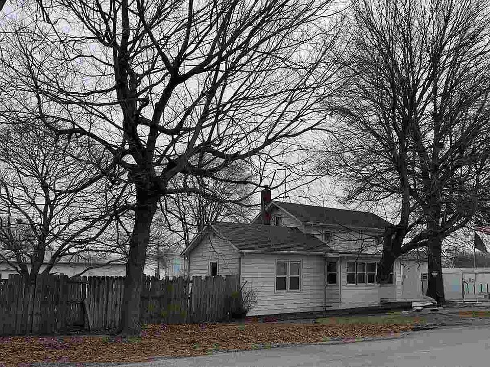 1st image of 404 Main St