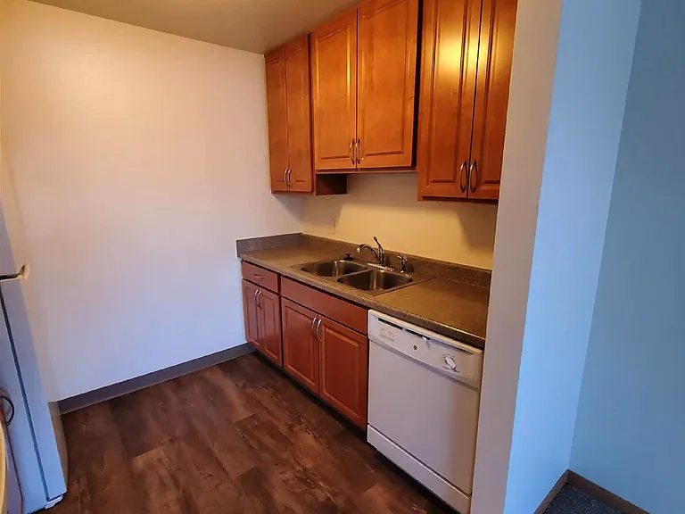 1401 & 1501 Crestview Dr #1401 — Photo 7