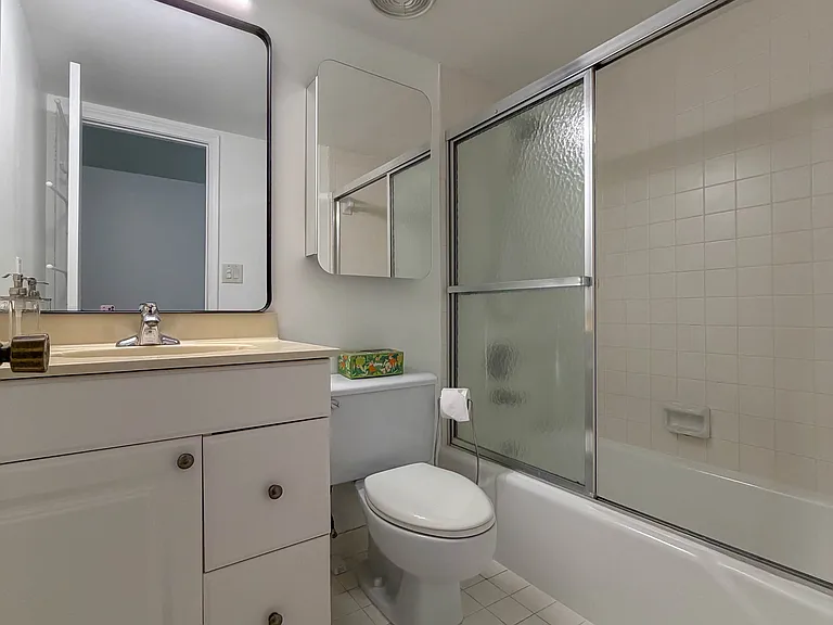 2400 Bridgewood Dr #TOWNHOUSE — Photo 12