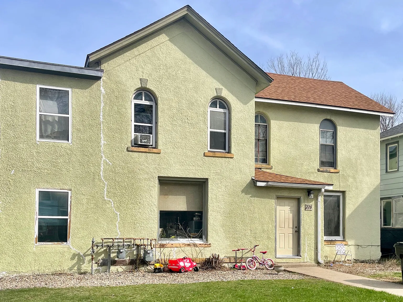 2 bed, $1,050 — Photo 1