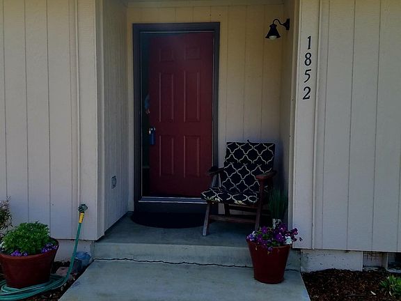 3rd image of 1852 W Stewart Ave