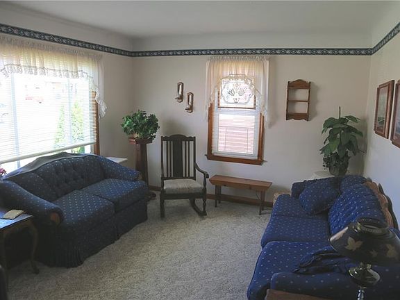3rd image of 8311 Pinegrove Ave