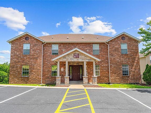 2nd image of 2901 Vineyards Pkwy APT 1