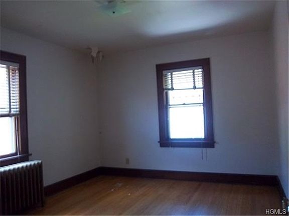 3rd image of 26 Roosevelt Pl