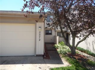 5572 Treetop Ct, Parma, OH 44134