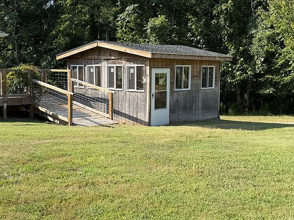 4th image of 3662 Lake Rd