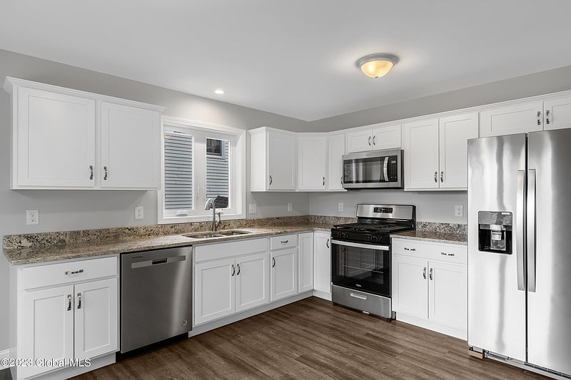 4th image of 75 Fox Avenue