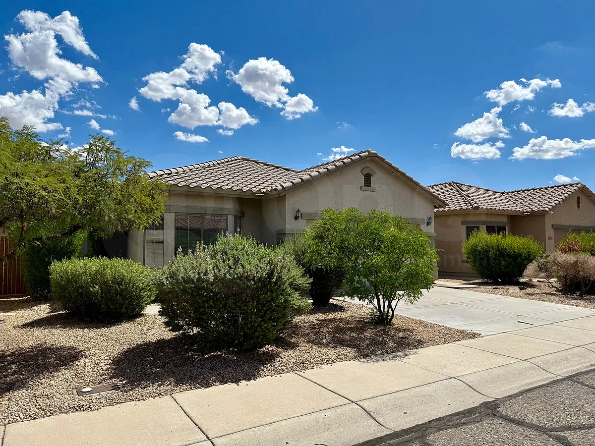 3 bed, 2.0 bath, 1567 sqft, $2,199 — Photo 2