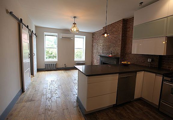 3rd image of 607A Vanderbilt Ave APT 1