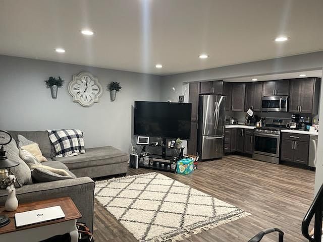 1st image of 14 Nardin Dr