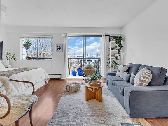 3rd image of 2330 Maple St #302