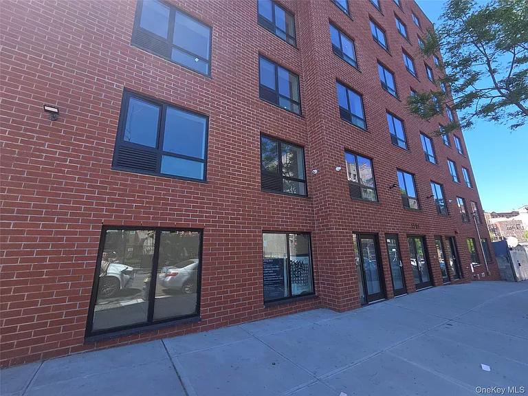 1591 Jesup Ave — Photo 3