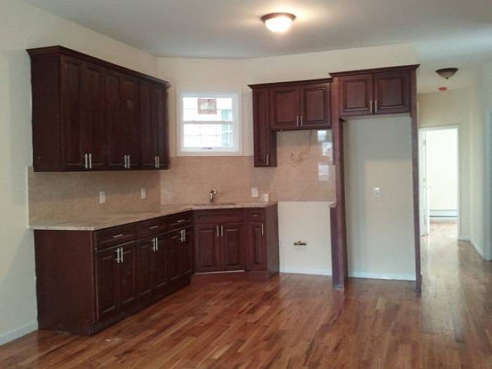 2nd image of 10443 164th St