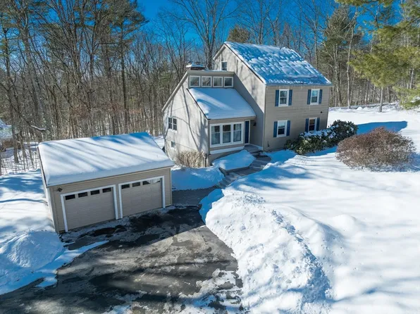 224 N Valley Rd, Pelham, MA 01002