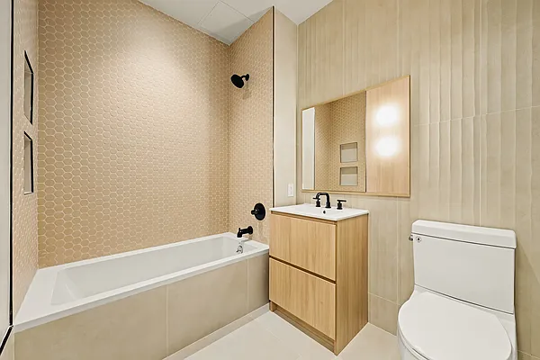 Bathroom, photo 1