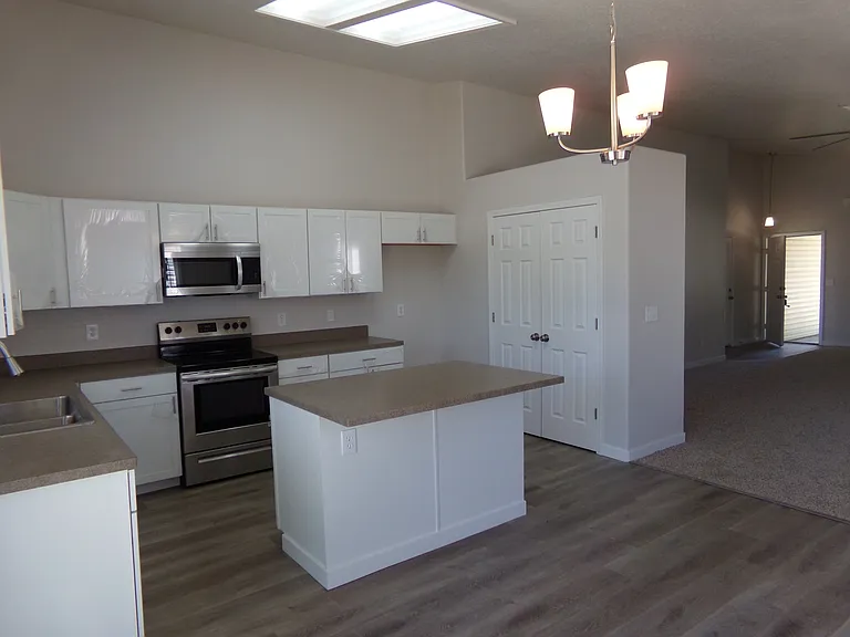 16168 N Saint Helens Dr — Photo 6