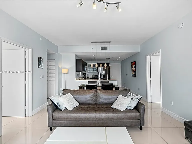 90 SW 3rd St #3501 — Photo 11