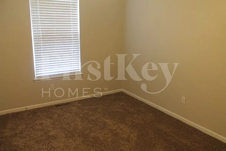 619 N Crest Dr — Photo 14