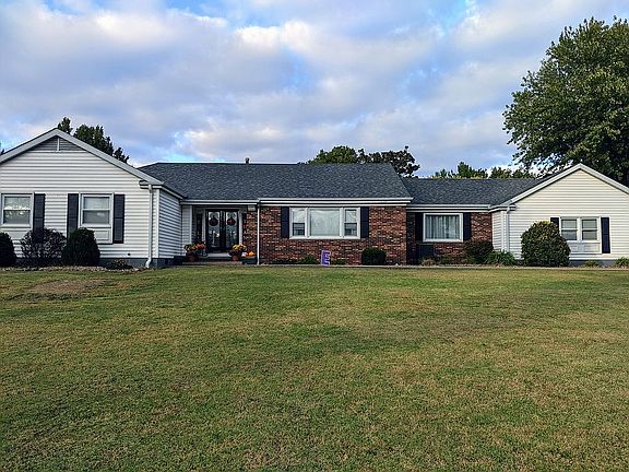2nd image of 65 Woodlake Ln