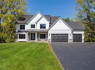 4 Legacy Cir, Penfield, NY 14526