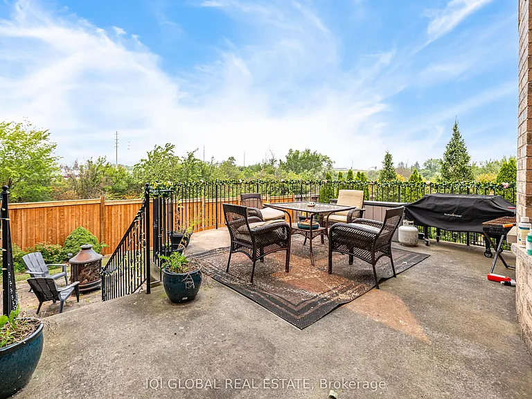 2395 Lyndhurst Dr — Photo 38