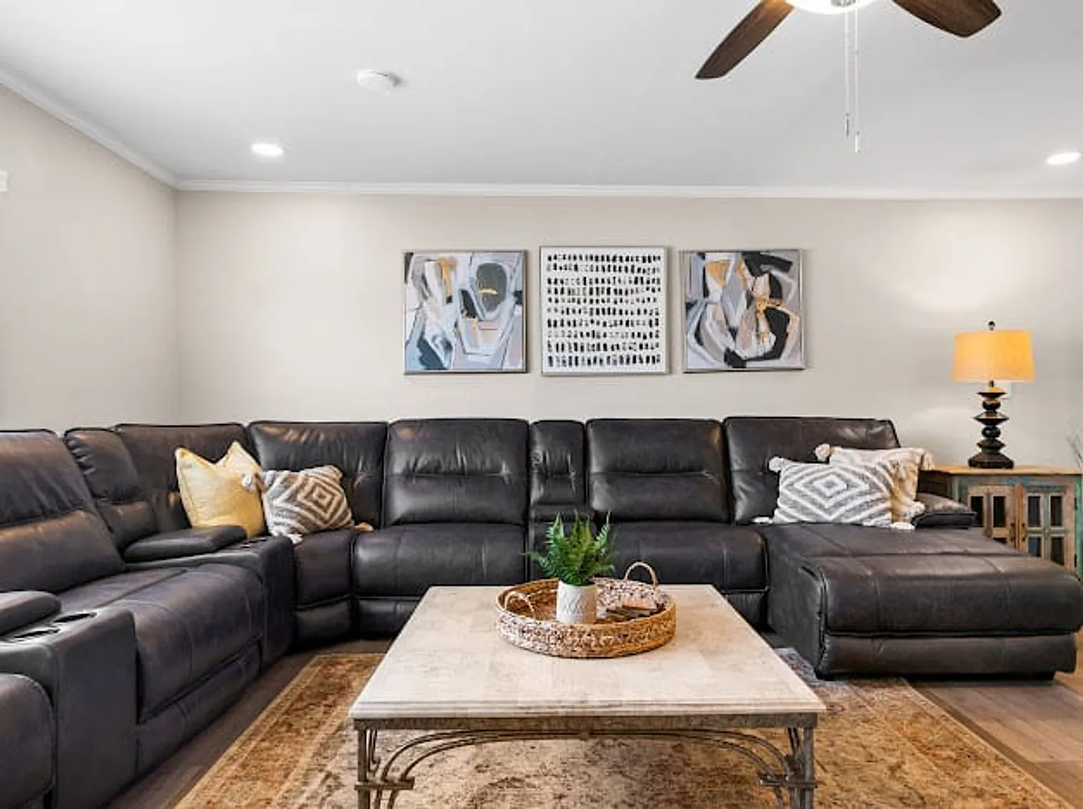 3 bed, 2.0 bath, 2217 sqft, $5,337 — Photo 2