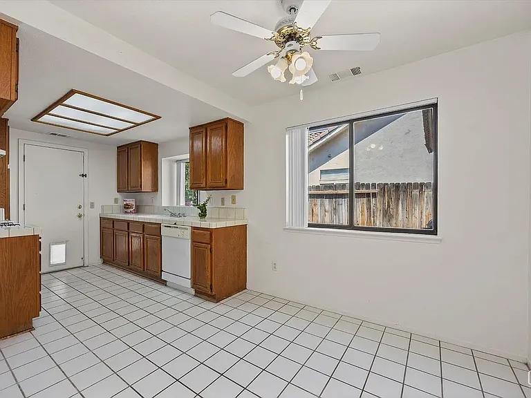 6911 Creamery Ln — Photo 4