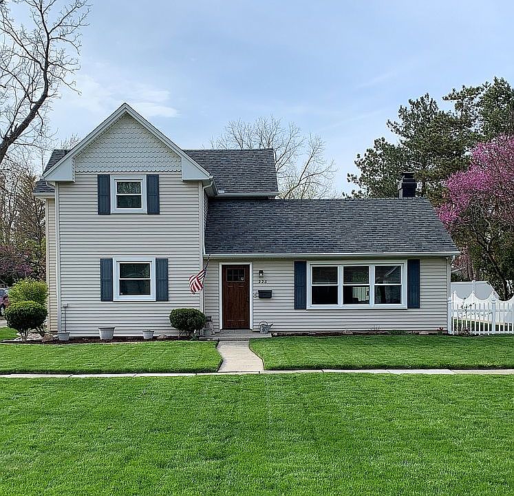 1st image of 223 W 5th St