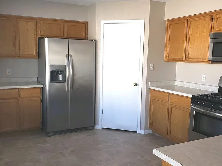 11402 E 24th Ln — Photo 3