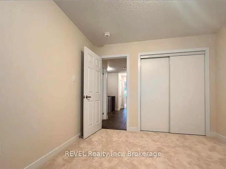36 Rowlock St — Photo 8