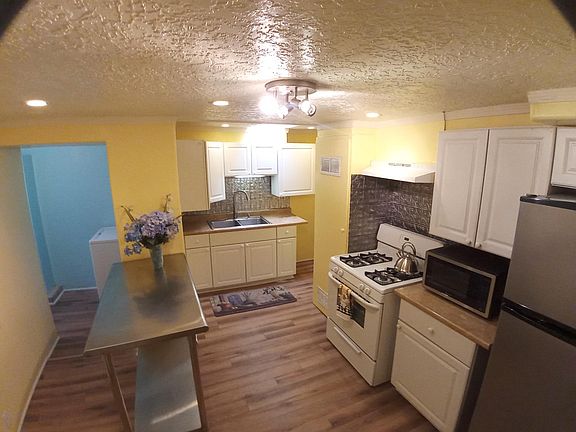 Chef's Kitchen with Upgrades Galore!