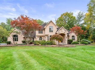 33 Crossbow Dr, Penfield, NY 14526