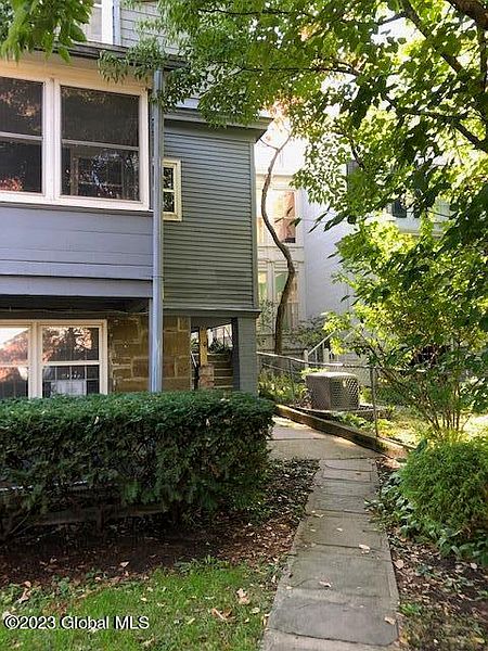 4th image of 13-15 Front Street Street