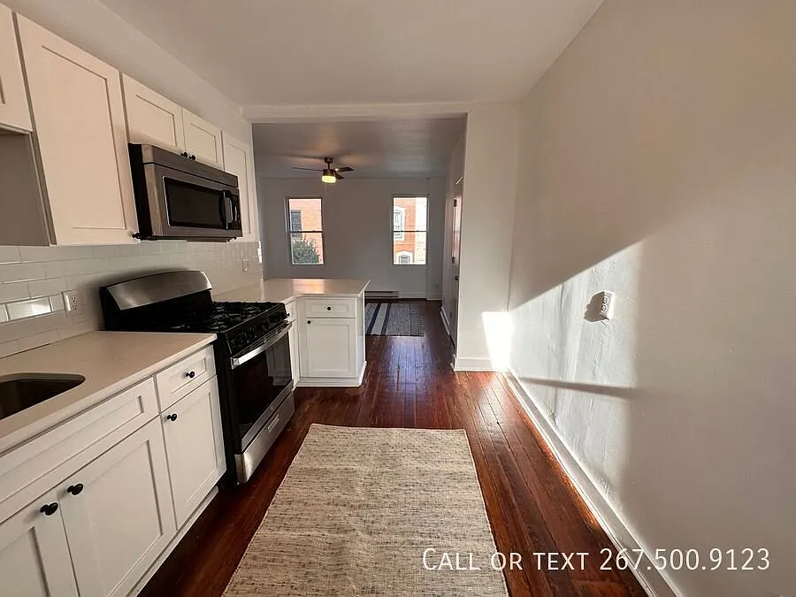 Spacious, updated 3BR unit in great location. Coming up for November 1st — Photo 4