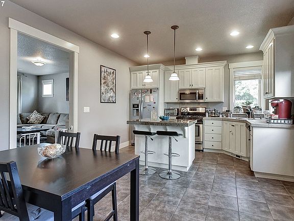 3rd image of 5203 SE Bandon Ln