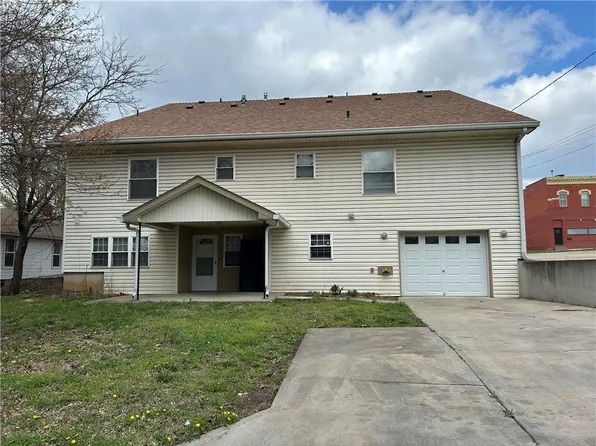 711 Kiowa St, Leavenworth, KS 66048