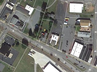 27 N Main St, Granite Falls, NC 28630
